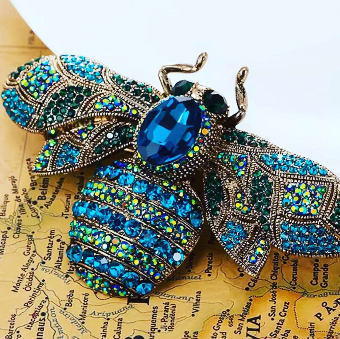 CRYSTAL ENCRUSTED BEE BROOCH (Large 10cm x 6.2cm)
