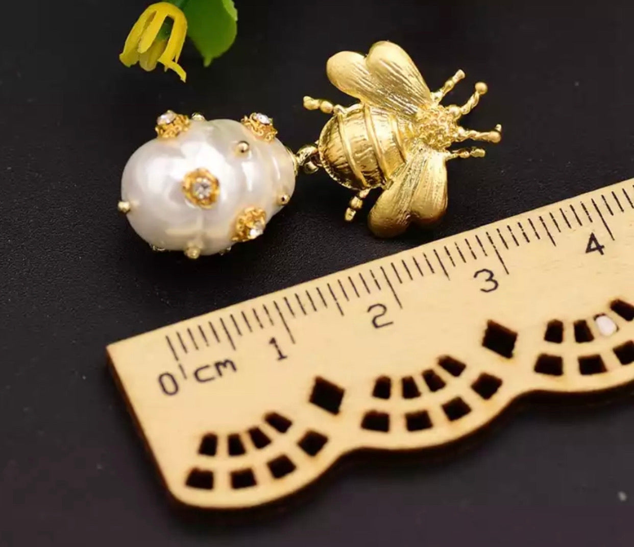 BEES LOVE PEARLS